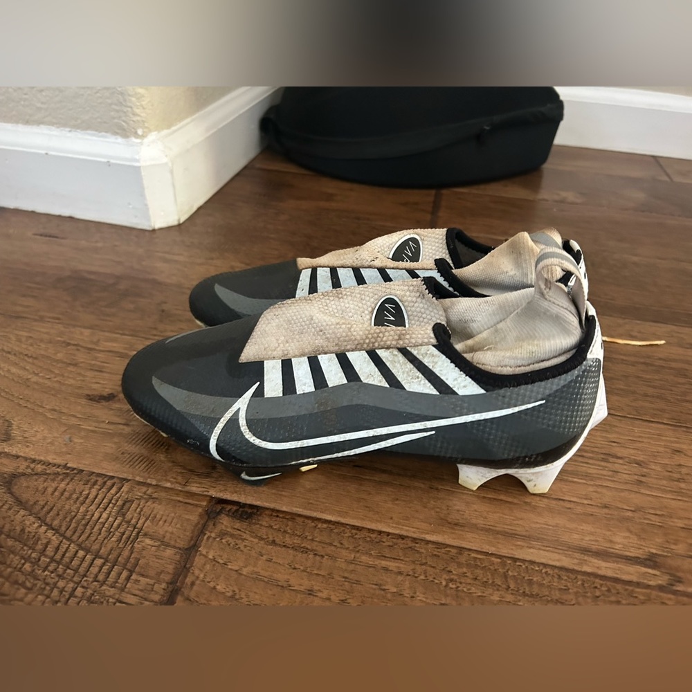Nike vapor football cleats boys men 7.5